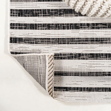 Sukie Modern Offset Stripe Indoor/outdoor Area Rug